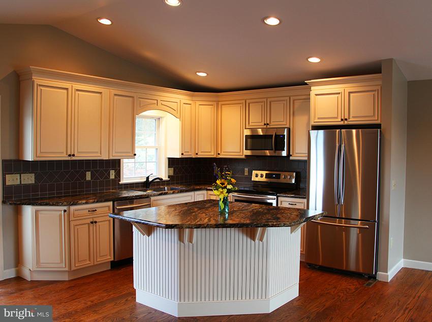 303 Manor Ridge Drive Akron, PA 17501 - Photo 6 of 20 Gallery Image 6