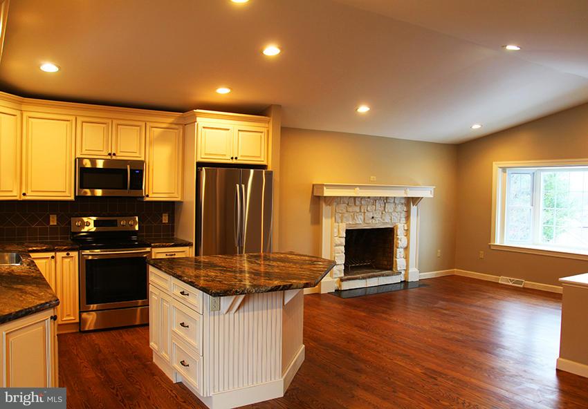 303 Manor Ridge Drive Akron, PA 17501 - Photo 8 of 20 Gallery Image 8