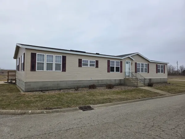 $97,000 | 106 Champion Drive, Chenoa, IL 61726