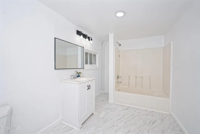 $2,800 | 714 Route 29 Milton Ny 12863, Rock City Falls, NY 12863