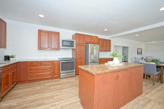 $2,800 | 714 Route 29 Milton Ny 12863, Rock City Falls, NY 12863