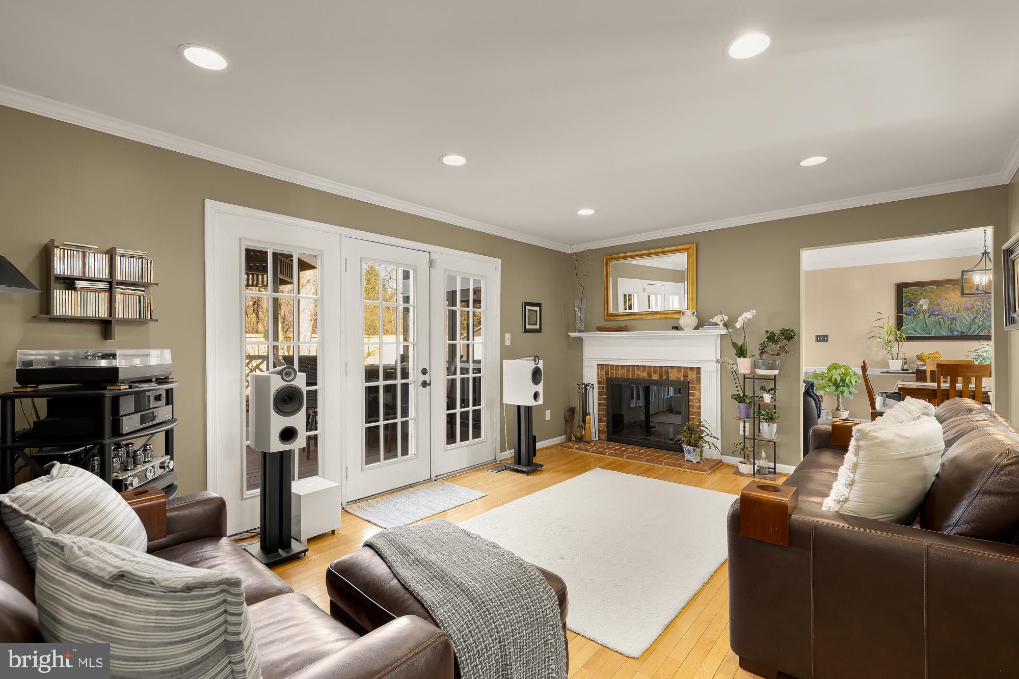11688 Stockbridge Lane Reston, VA 20194 - Photo 11 of 43 Bright living room