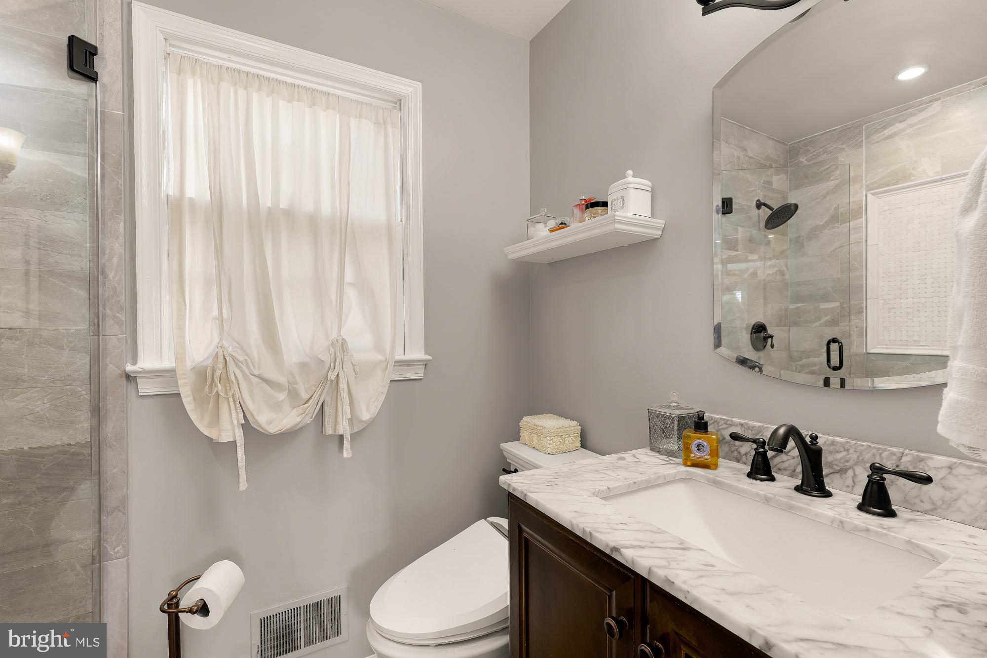 11688 Stockbridge Lane Reston, VA 20194 - Photo 18 of 43 Primary bathroom