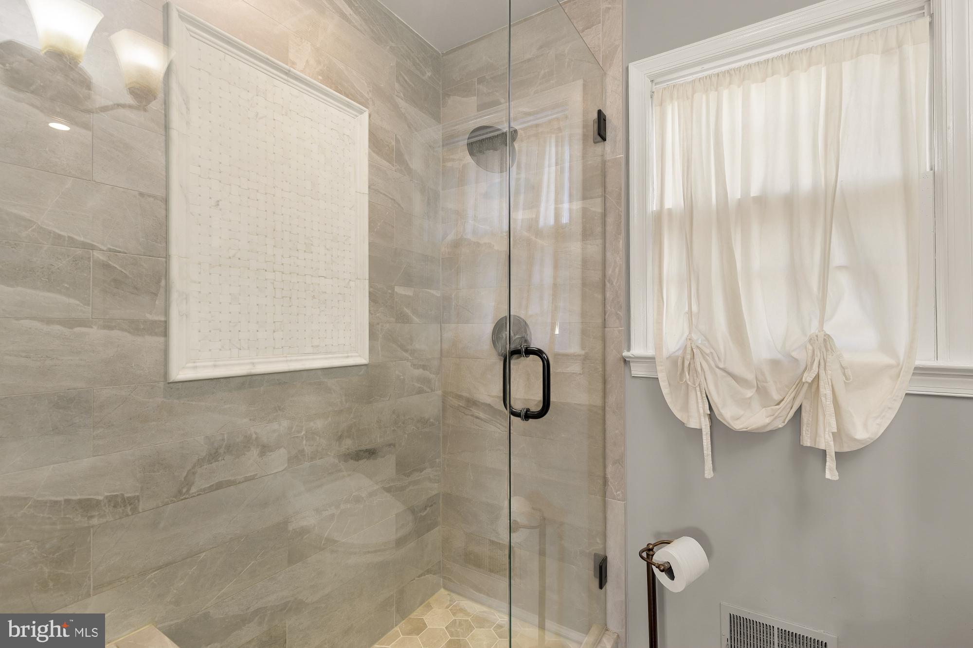 11688 Stockbridge Lane Reston, VA 20194 - Photo 20 of 44 Primary shower
