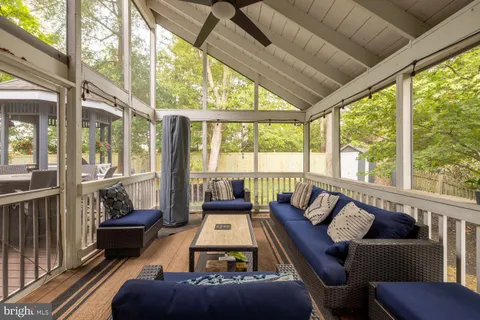 $950,000 | 11688 Stockbridge Lane, Reston, VA 20194