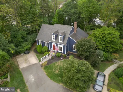 $950,000 | 11688 Stockbridge Lane, Reston, VA 20194