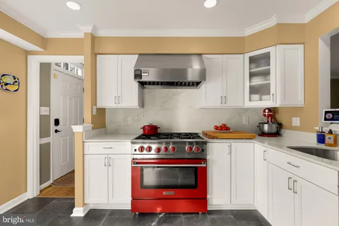 $950,000 | 11688 Stockbridge Lane, Reston, VA 20194