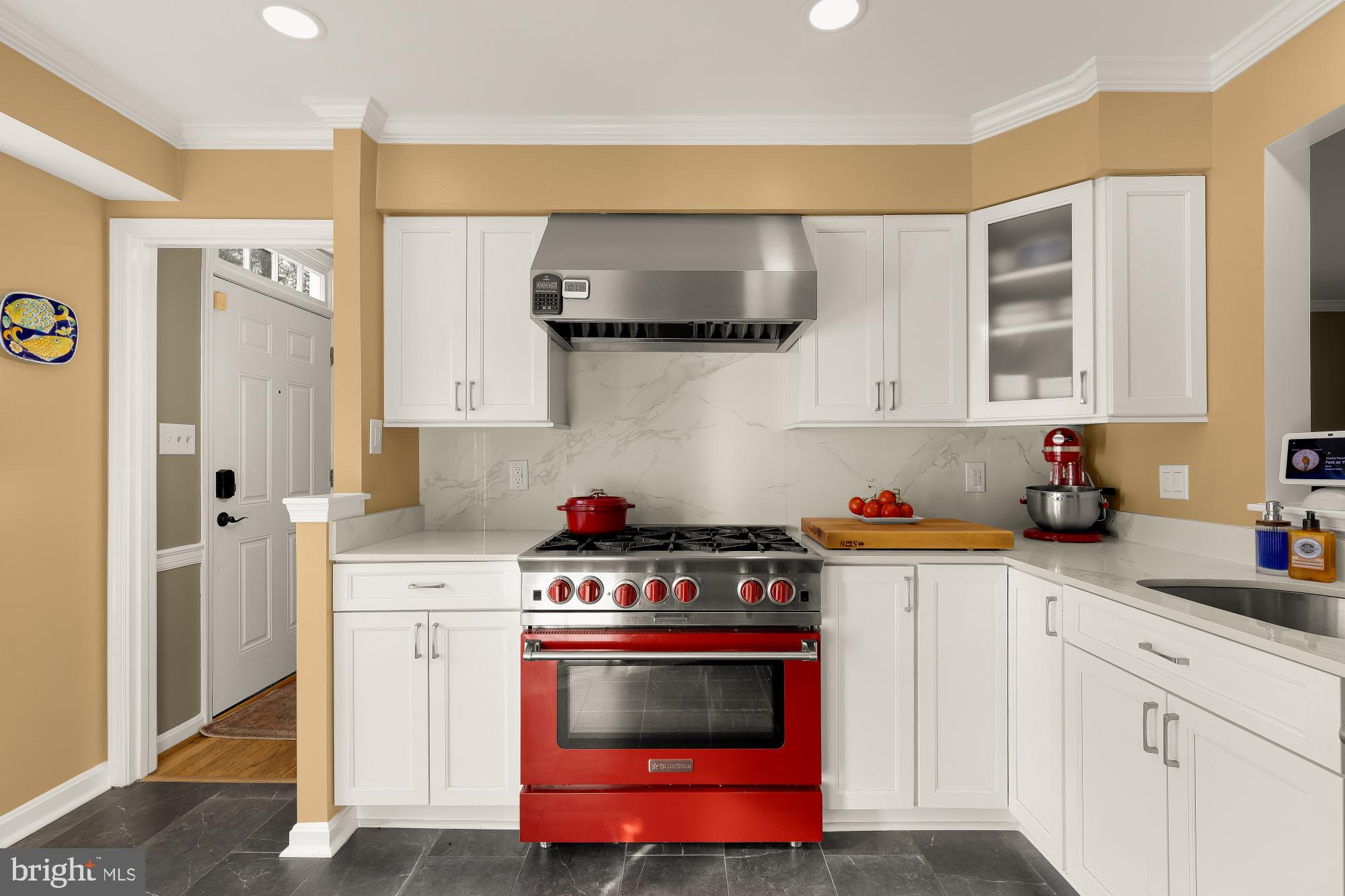 11688 Stockbridge Lane Reston, VA 20194 - Photo 6 of 43 6 Burner Gas Stove