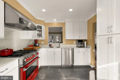 $950,000 | 11688 Stockbridge Lane, Reston, VA 20194