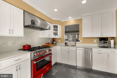 $950,000 | 11688 Stockbridge Lane, Reston, VA 20194