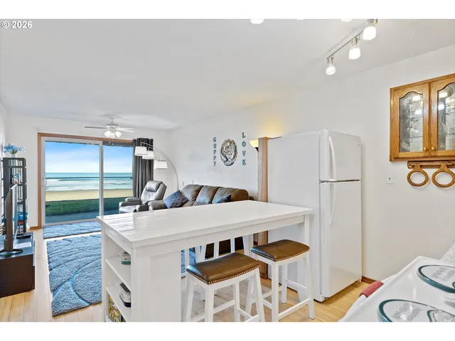 $184,900 | 145 Northwest Inlet Avenue, Unit 124, Lincoln City, OR 97367