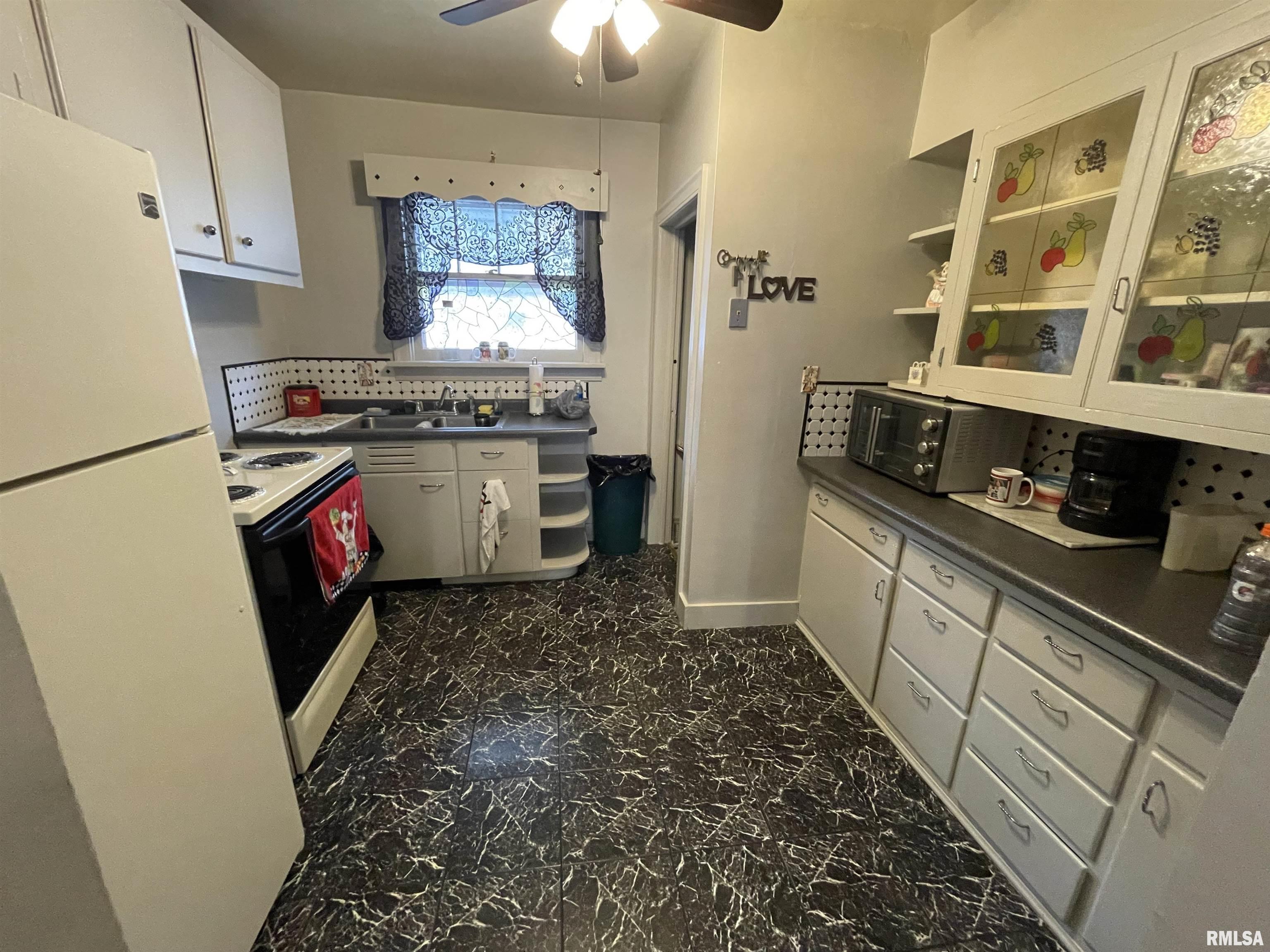 2237 South 11th Street Springfield, IL 62703 - Photo 3 of 21