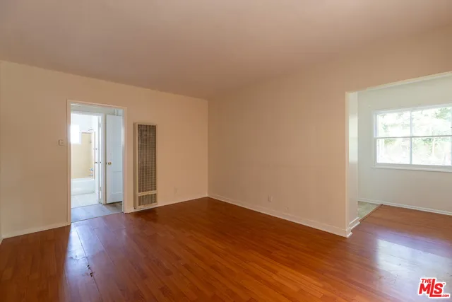 $1,850 | 1316 1/4 South Barrington Avenue, Los Angeles, CA 90025