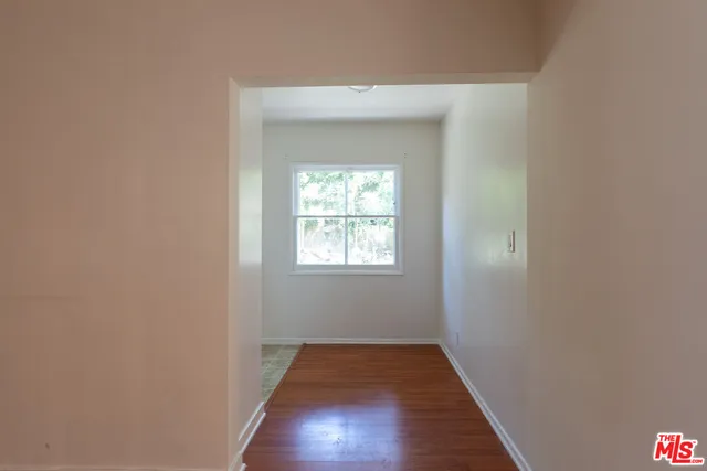 $1,850 | 1316 1/4 South Barrington Avenue, Los Angeles, CA 90025