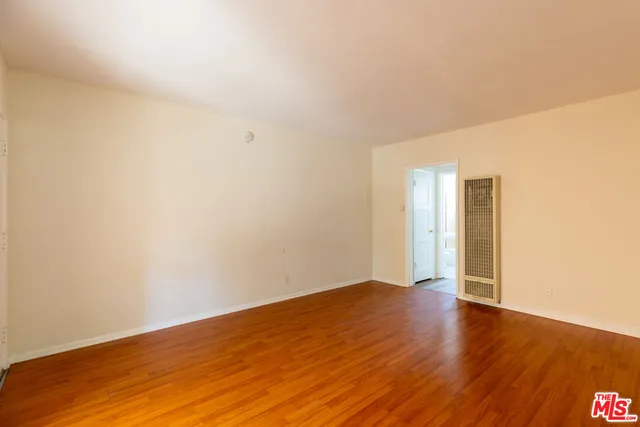 $1,850 | 1316 1/4 South Barrington Avenue, Los Angeles, CA 90025