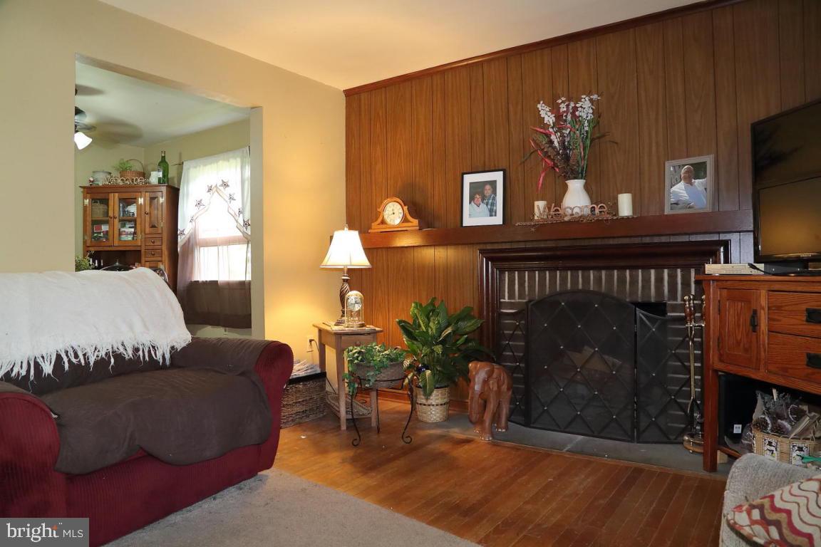 542 Ridge Avenue Ephrata, PA 17522 - Photo 3 of 11 Gallery Image 3