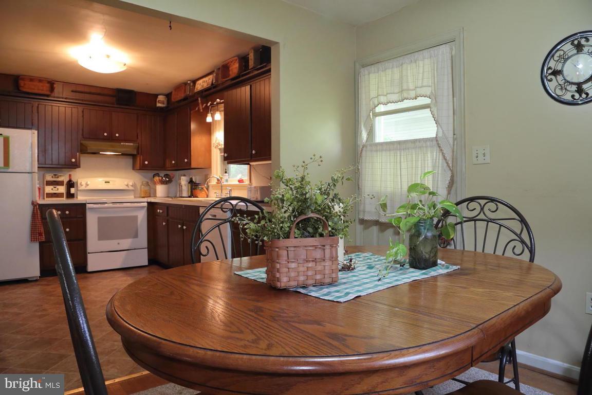 542 Ridge Avenue Ephrata, PA 17522 - Photo 4 of 11 Gallery Image 4