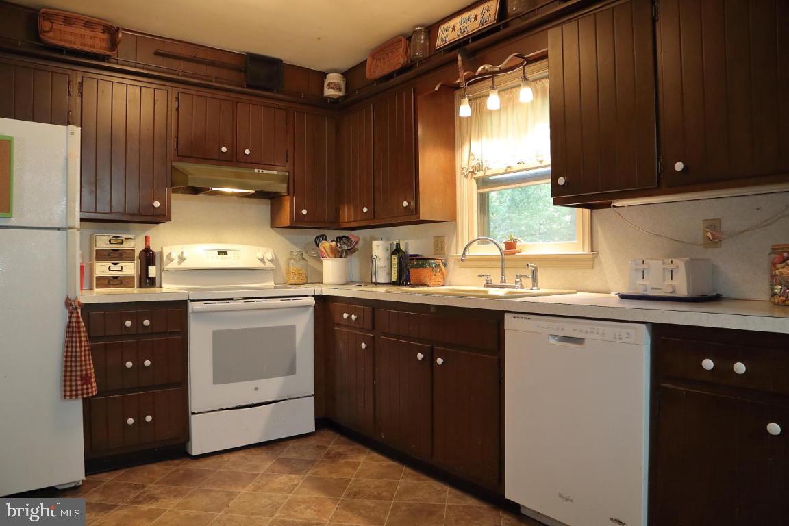 542 Ridge Avenue Ephrata, PA 17522 - Photo 5 of 11 Gallery Image 5