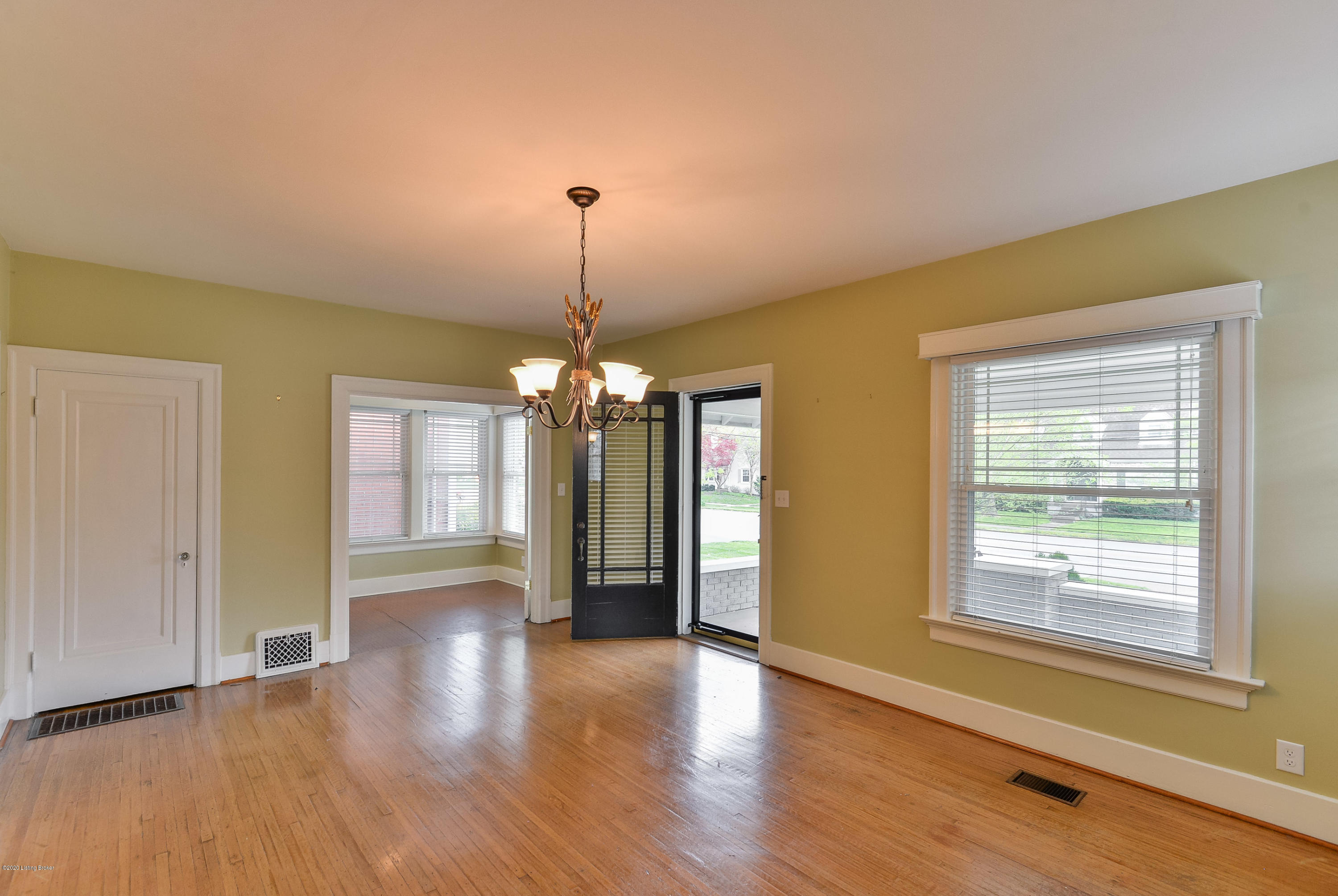 3417 Lexington Road Louisville, KY 40207 - Photo 11 of 38 012 - 20200407-2859