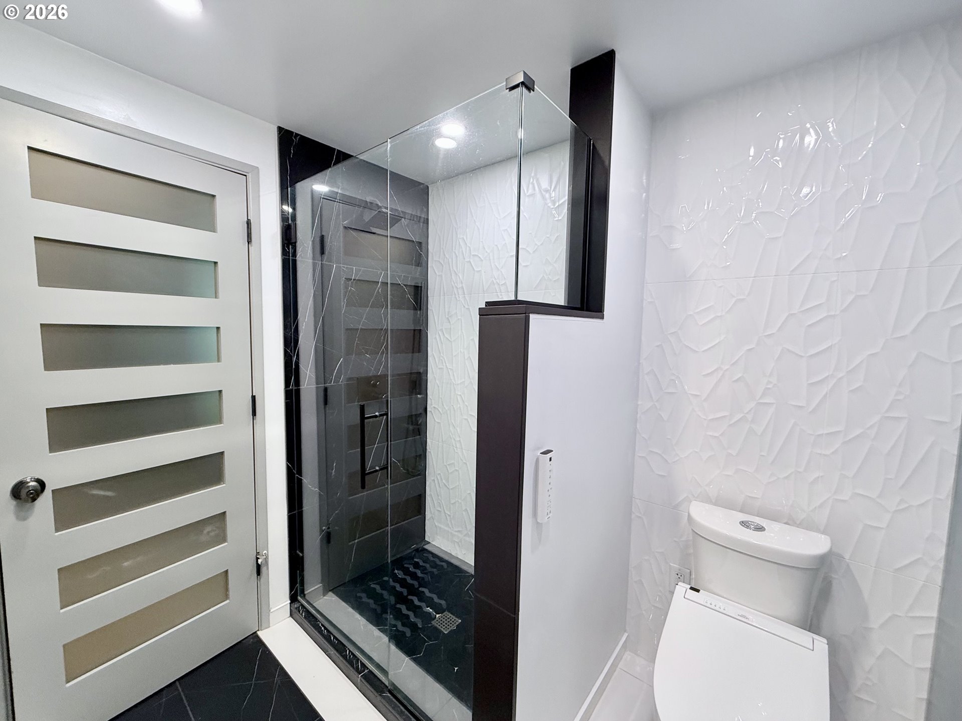 160 Westbrook Way Eugene, OR 97405 - Photo 26 of 31 a bathroom with a shower and a toilet