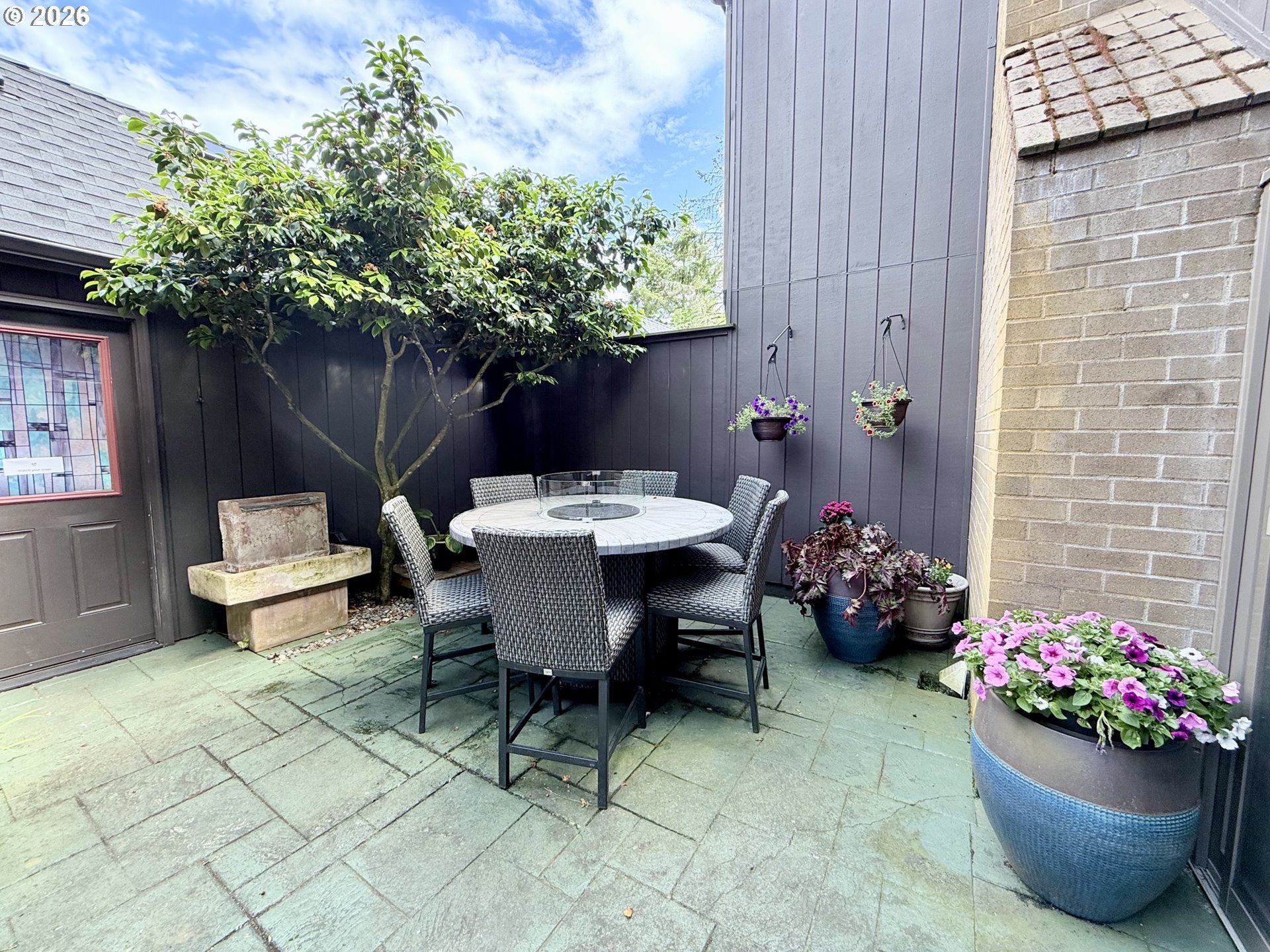 160 Westbrook Way Eugene, OR 97405 - Photo 28 of 31 a outdoor dining space with furniture and flowers