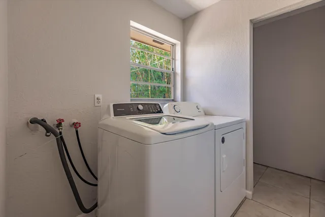 a view of a house with backyard and garden