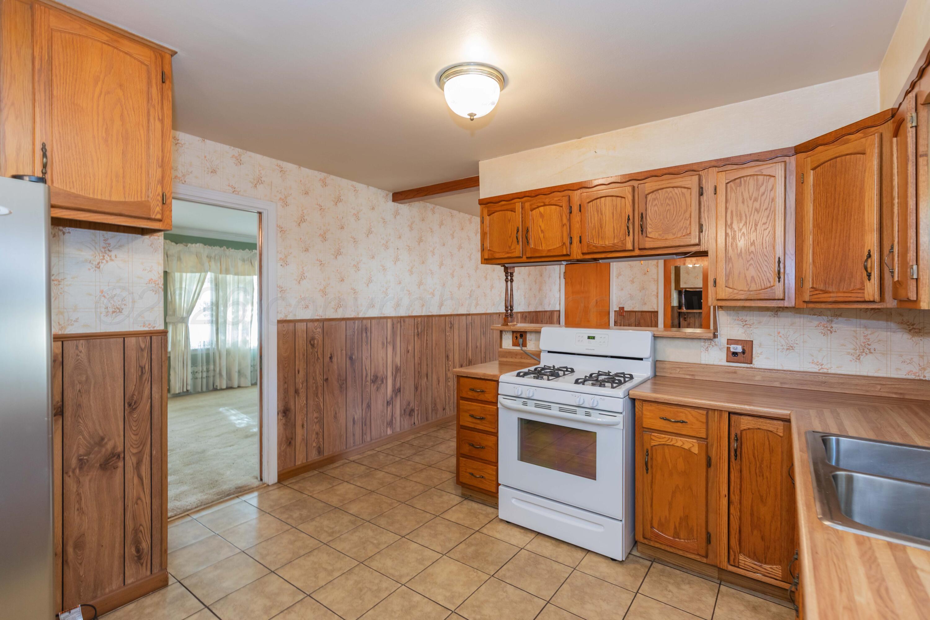 4302 South Travis Street Amarillo, TX 79110 - Photo 11 of 24 KITCHEN VIEW 4