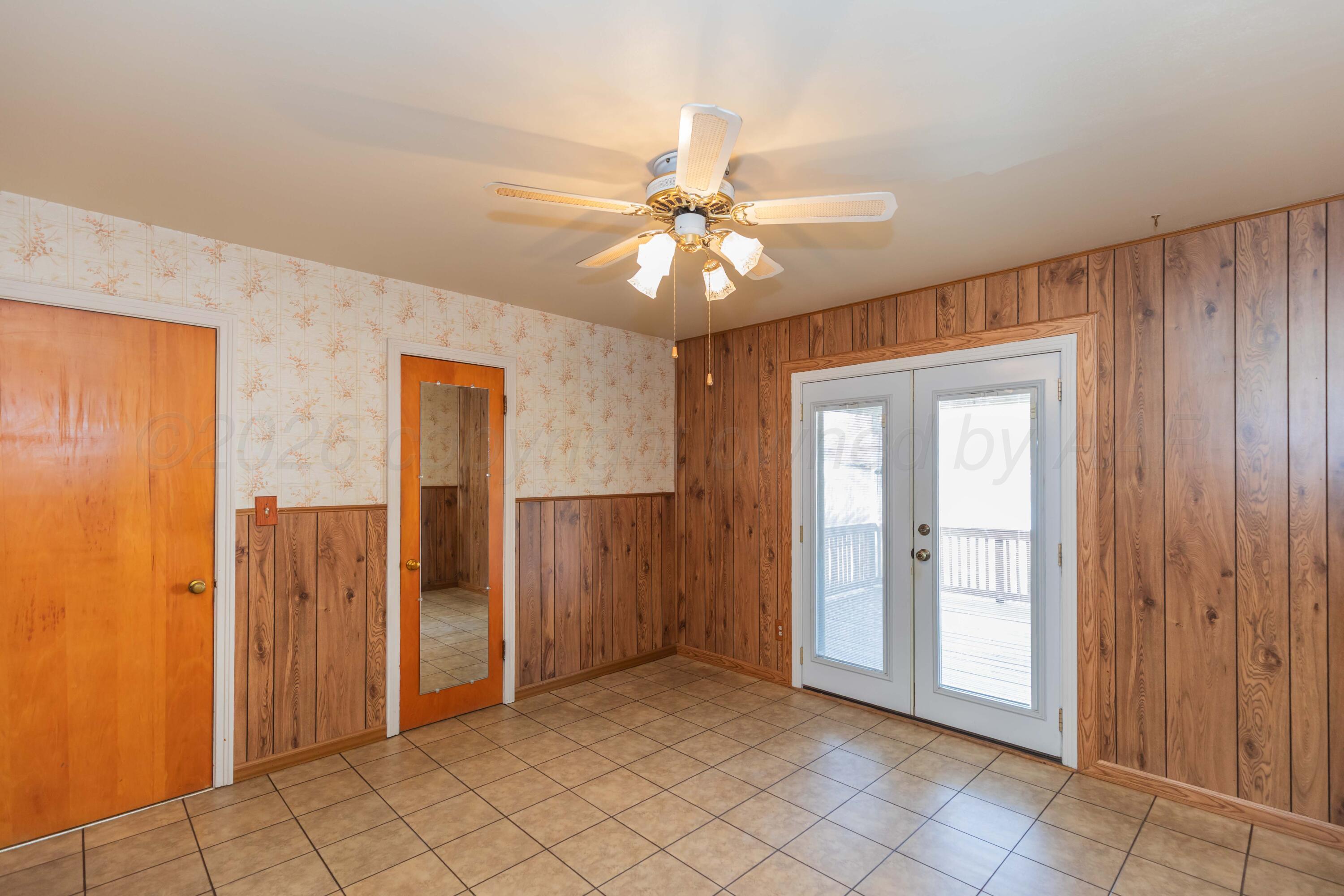 4302 South Travis Street Amarillo, TX 79110 - Photo 13 of 24 DINING / PATIO DOOR