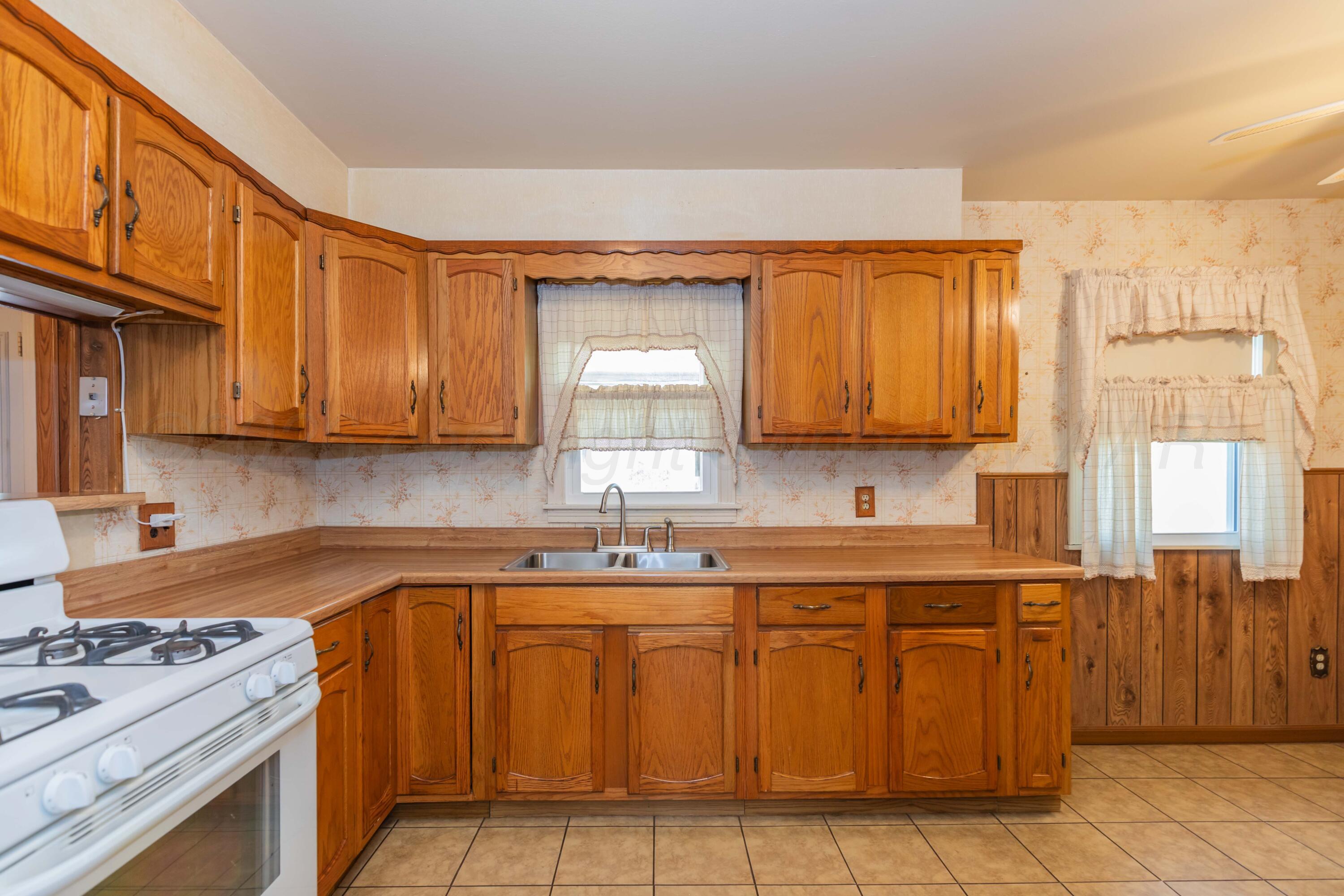 4302 South Travis Street Amarillo, TX 79110 - Photo 9 of 24 KITCHEN VIEW 1