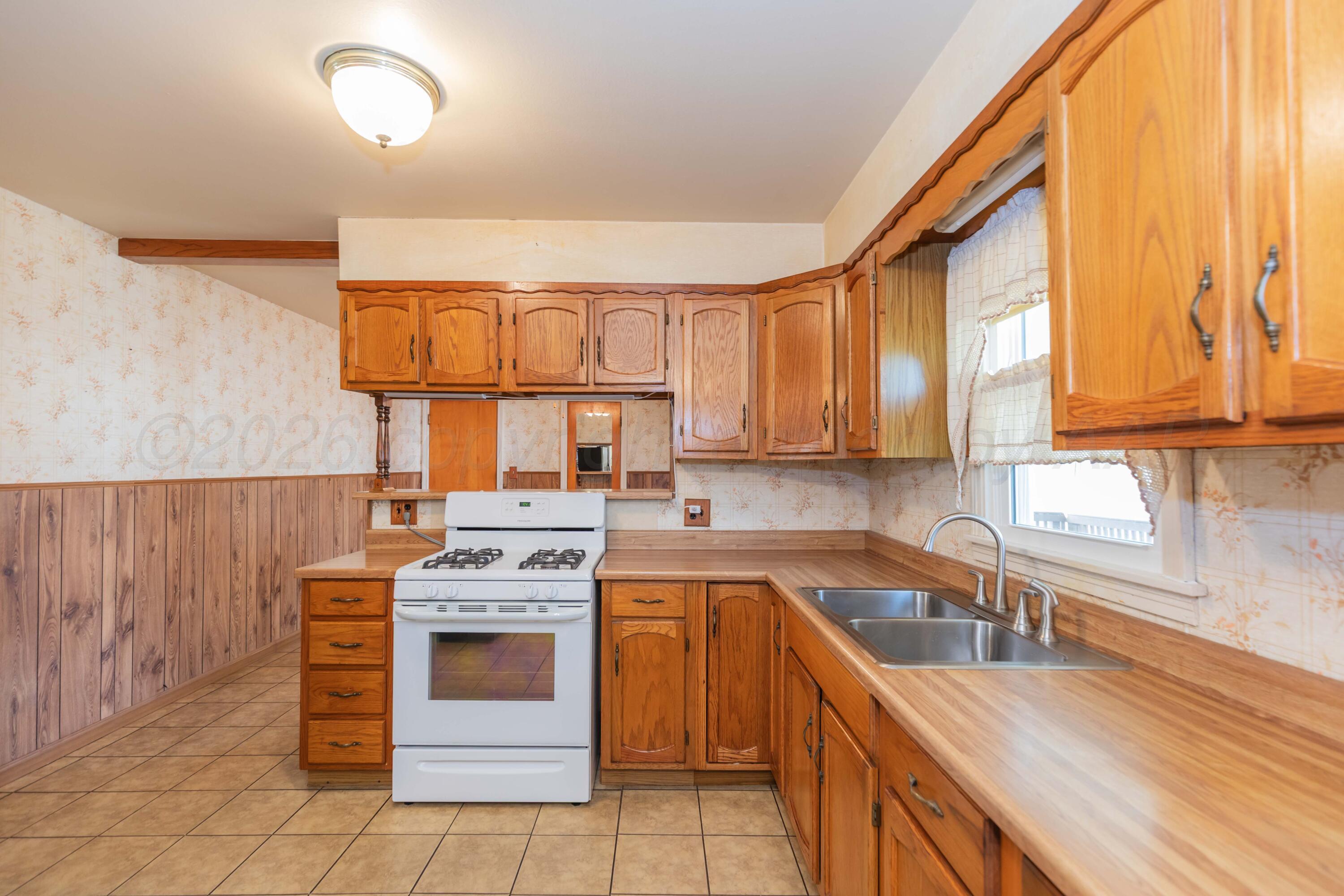 4302 South Travis Street Amarillo, TX 79110 - Photo 10 of 24 KITCHEN VIEW 3