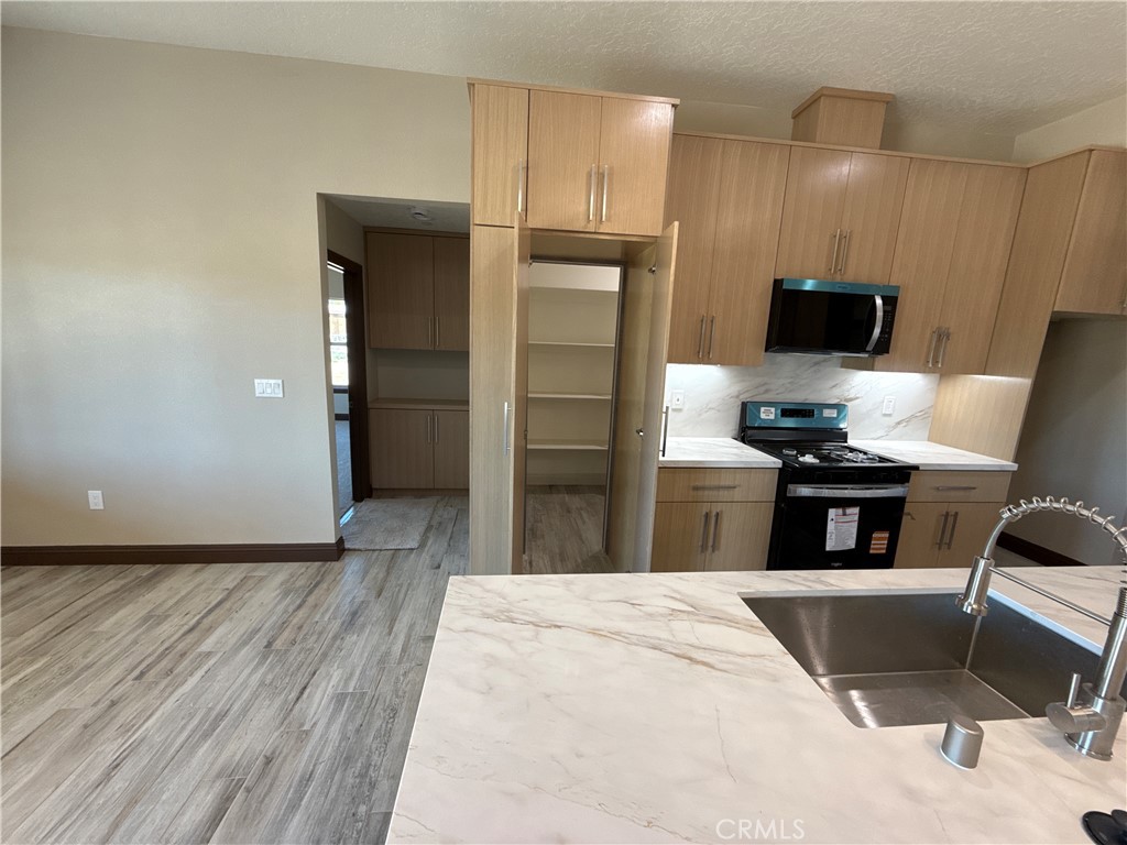 10466 10th Avenue Hesperia, CA 92345 - Photo 8 of 30