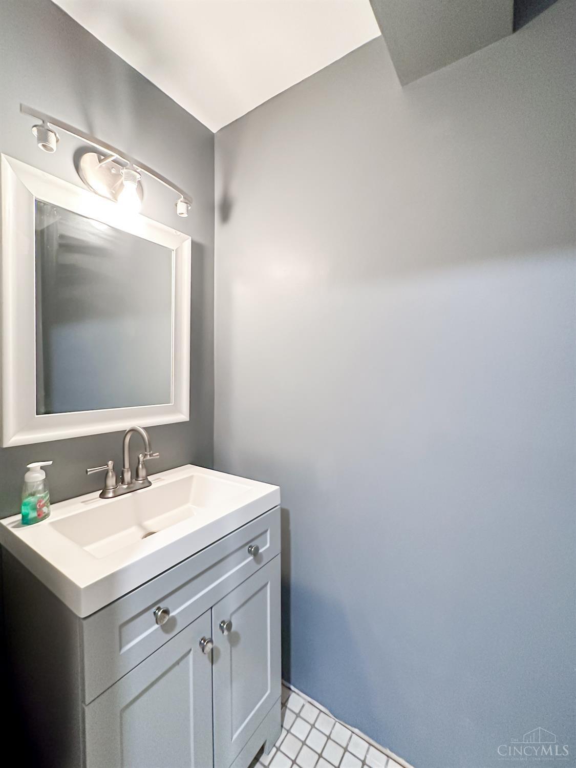 5715 Boomer Road Cincinnati, OH 45247 - Photo 29 of 39