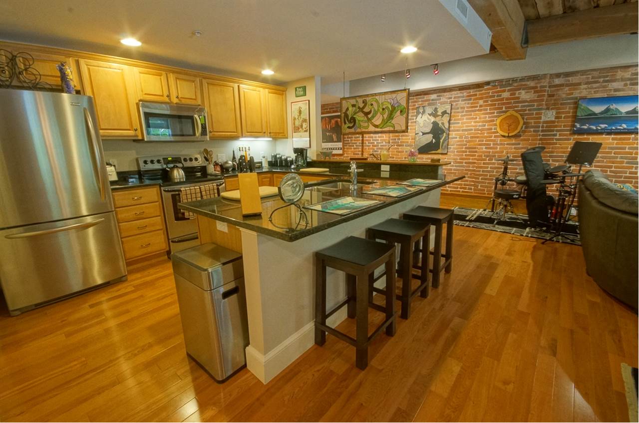 7 Chester Road, Unit 305 Derry, NH 03038 - Photo 3 of 33