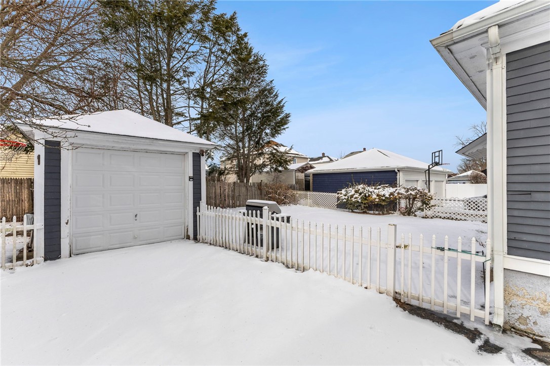 75 Benjamin Street Pawtucket, RI 02861 - Photo 3 of 26