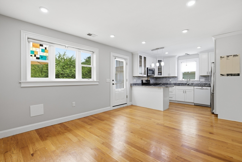 28 Beecher Place, Unit B Newton, MA 02459 - Photo 12 of 36