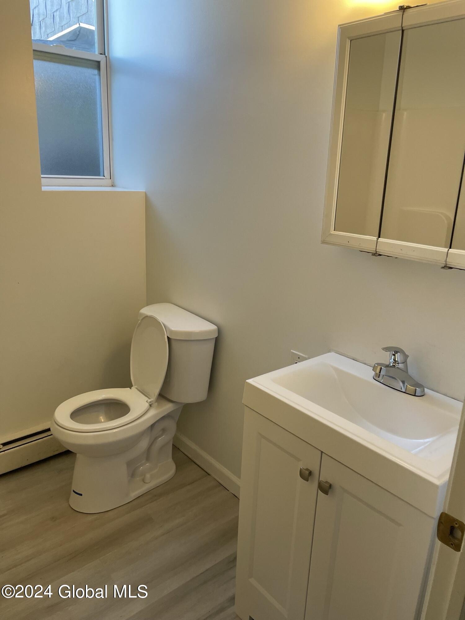 565 4th Street, Unit 2 Troy, NY 12180 - Photo 10 of 10 bathroom- full tub