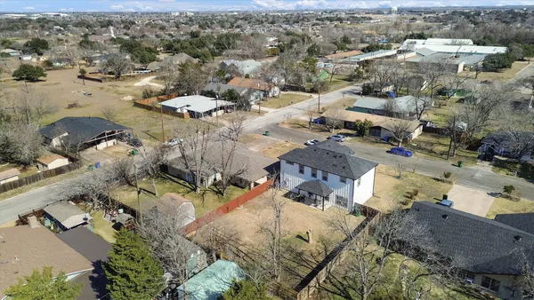 a view of back yard of the house