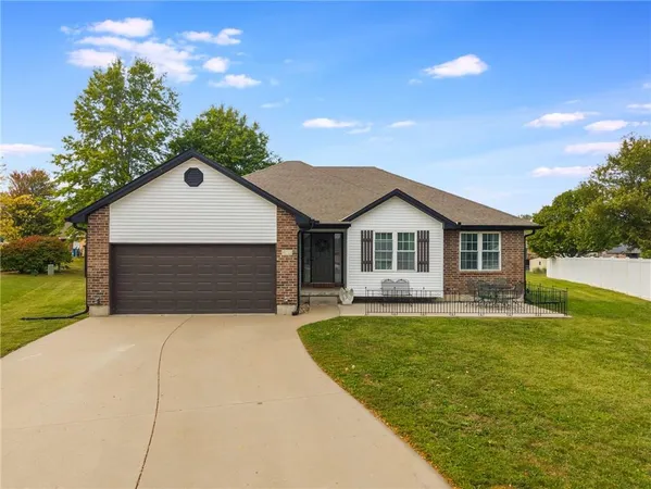 $379,000 | 413 East Lawn Circle, Odessa, MO 64076