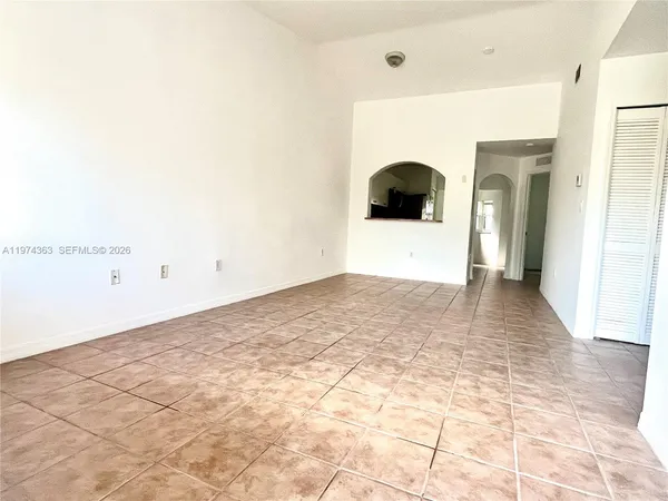 $2,050 | 930 Northeast 33rd Terrace, Unit 203, Homestead, FL 33033