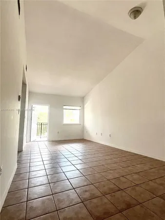 $2,050 | 930 Northeast 33rd Terrace, Unit 203, Homestead, FL 33033