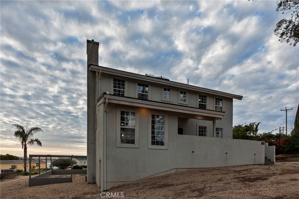 508 Mesa View Drive Arroyo Grande, CA 93420 - Photo 55 of 55 a front view of a house with a yard