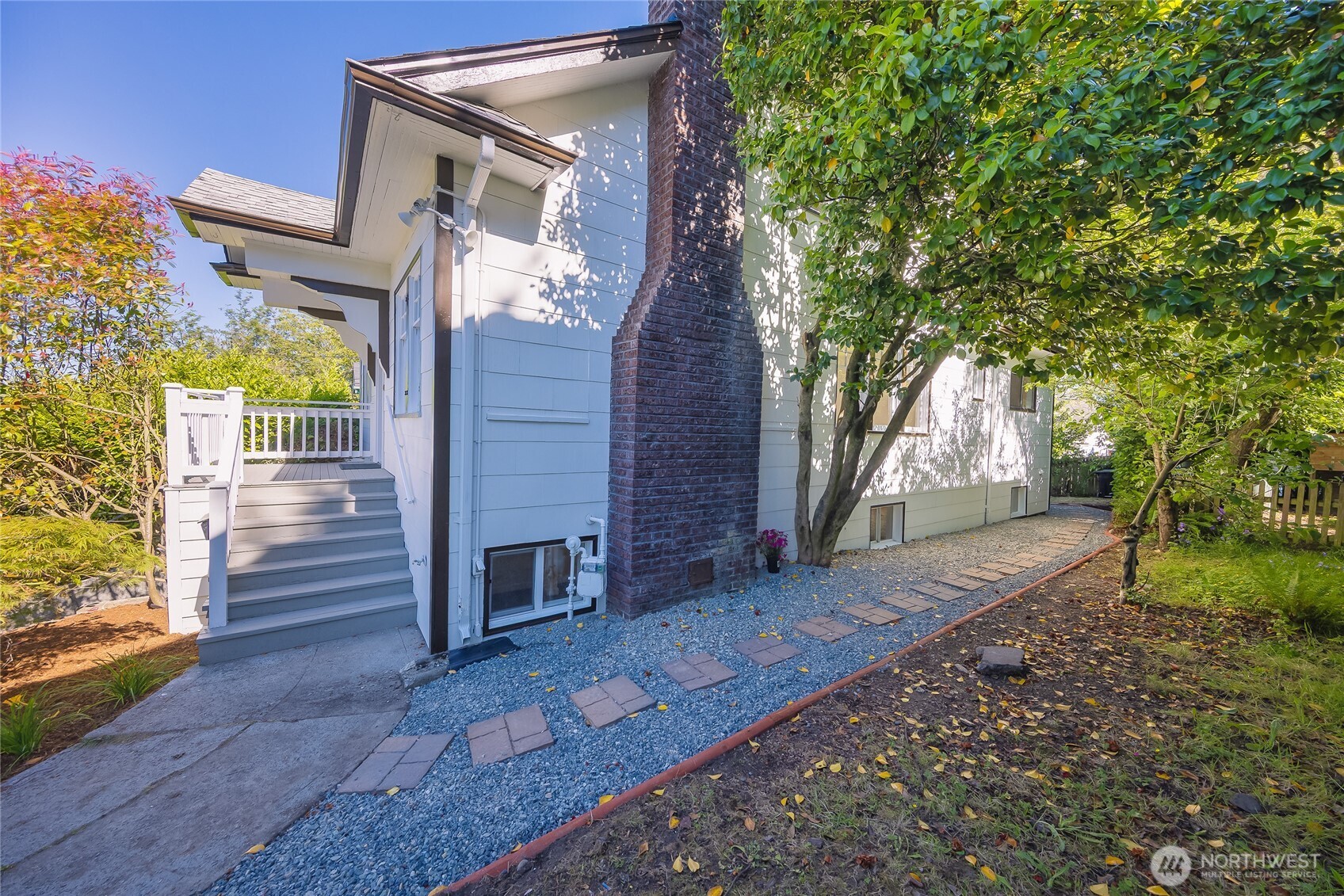 331 Northeast 53rd Street Seattle, WA 98105 - Photo 3 of 40