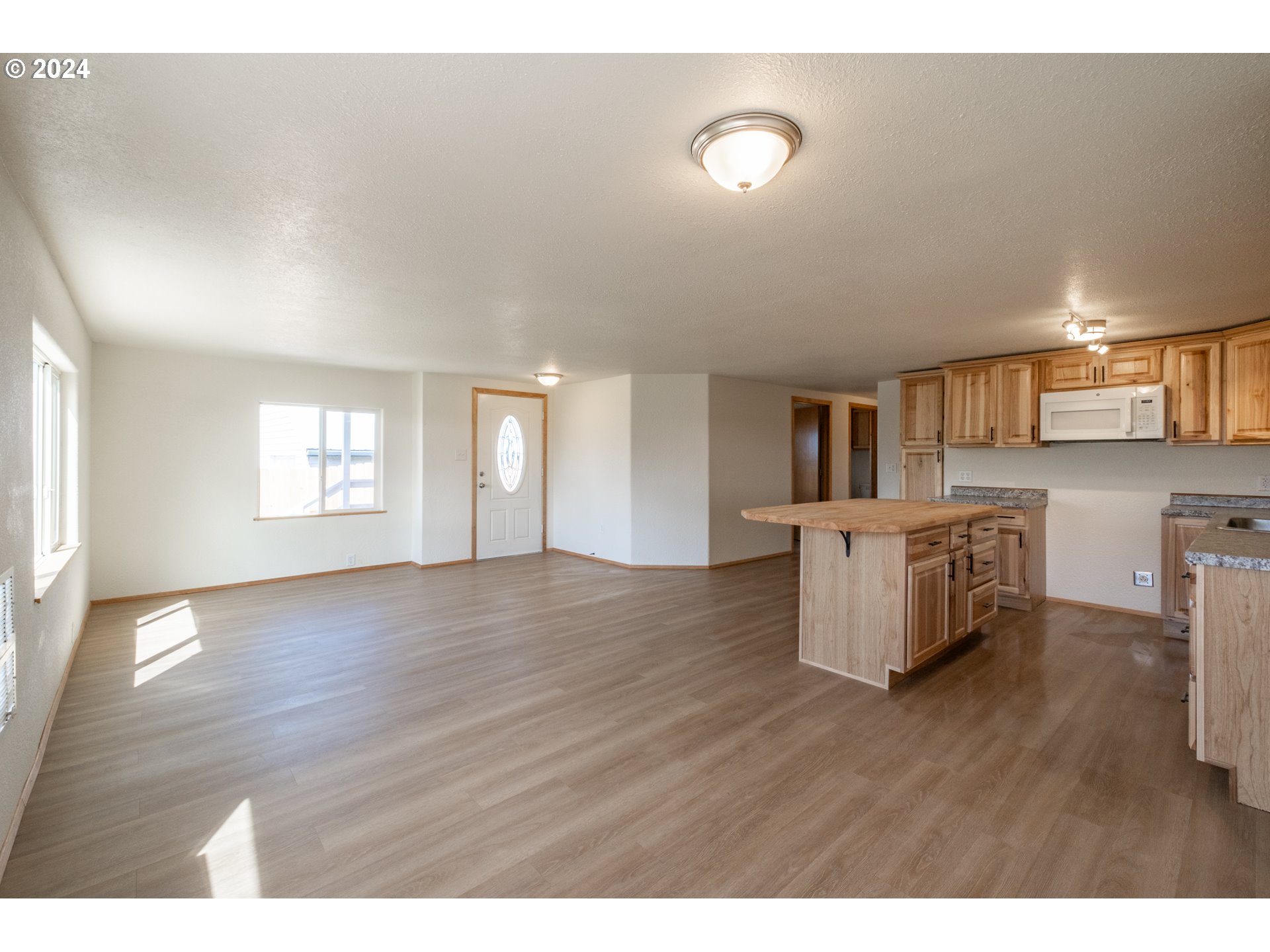 421 Center Street Lebanon, OR 97355 - Photo 10 of 31 Gallery Image 10