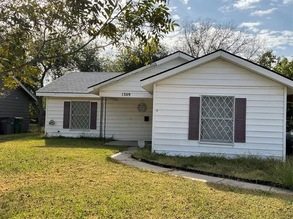 $119,000 | 1309 La Valliere Street, Victoria, TX 77901