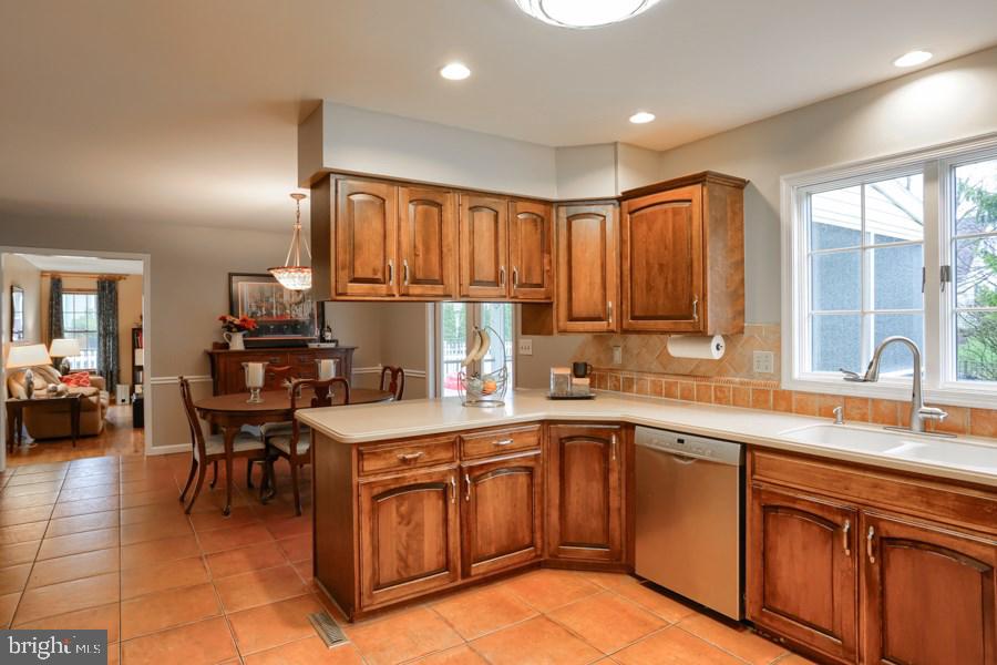1102 Stonegate Road Hummelstown, PA 17036 - Photo 9 of 25 Gallery Image 9