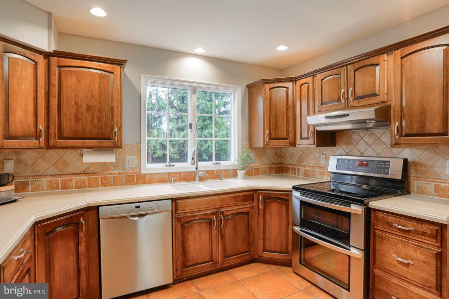 1102 Stonegate Road Hummelstown, PA 17036 - Photo 10 of 25 Gallery Image 10