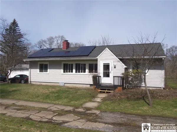 $199,500 | 330 Chestnut Street, Pomfret, NY 14063