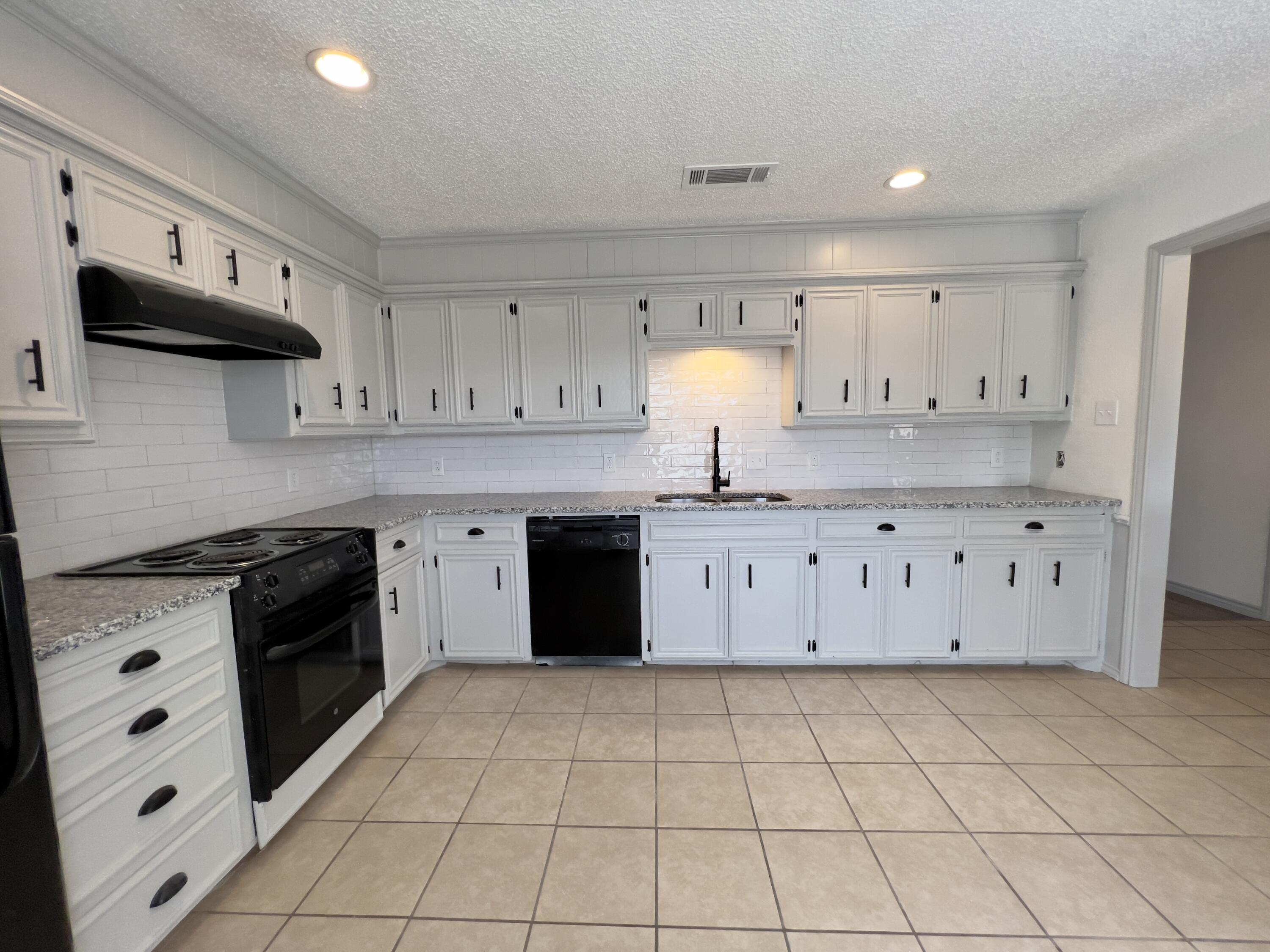 5702 91st Street Lubbock, TX 79424 - Photo 3 of 14 F36EDB24-32CC-4436-B32F-C3B76717A243