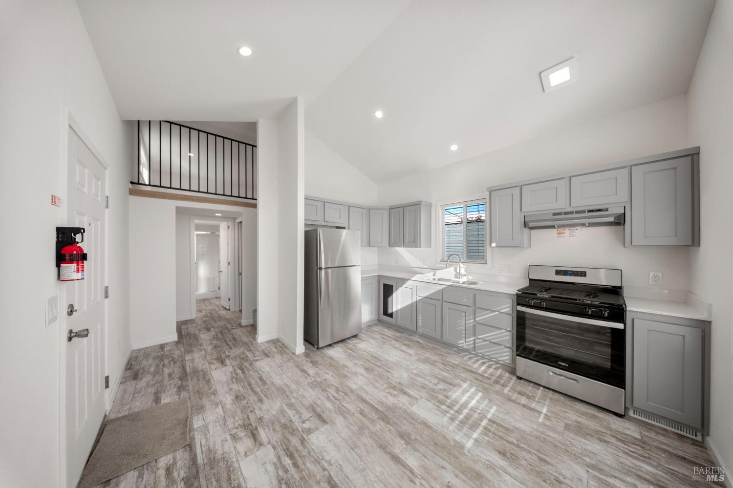 742 Francisco Boulevard West, Unit B22 San Rafael, CA 94901 - Photo 4 of 15