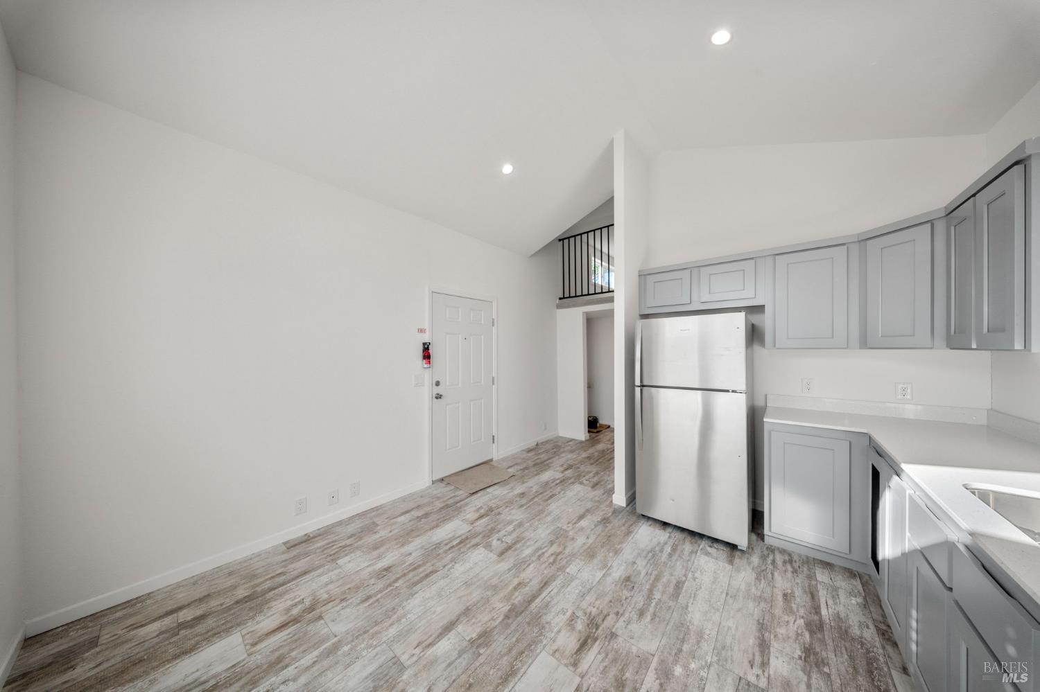 742 Francisco Boulevard West, Unit B22 San Rafael, CA 94901 - Photo 6 of 15